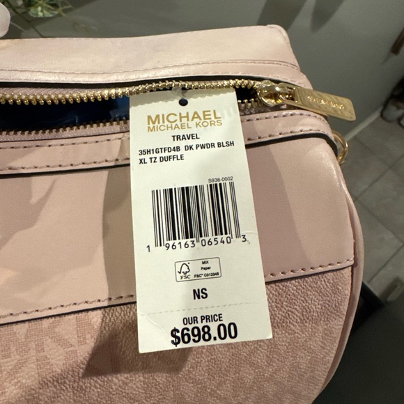 Michael Kor’s Blush Pink Large Travel Bag!!!🔥🔥🔥🔥🔥 Brand New!!!!🔥🔥🔥🔥🔥😳🔥💯💯 - Picture 5 of 7